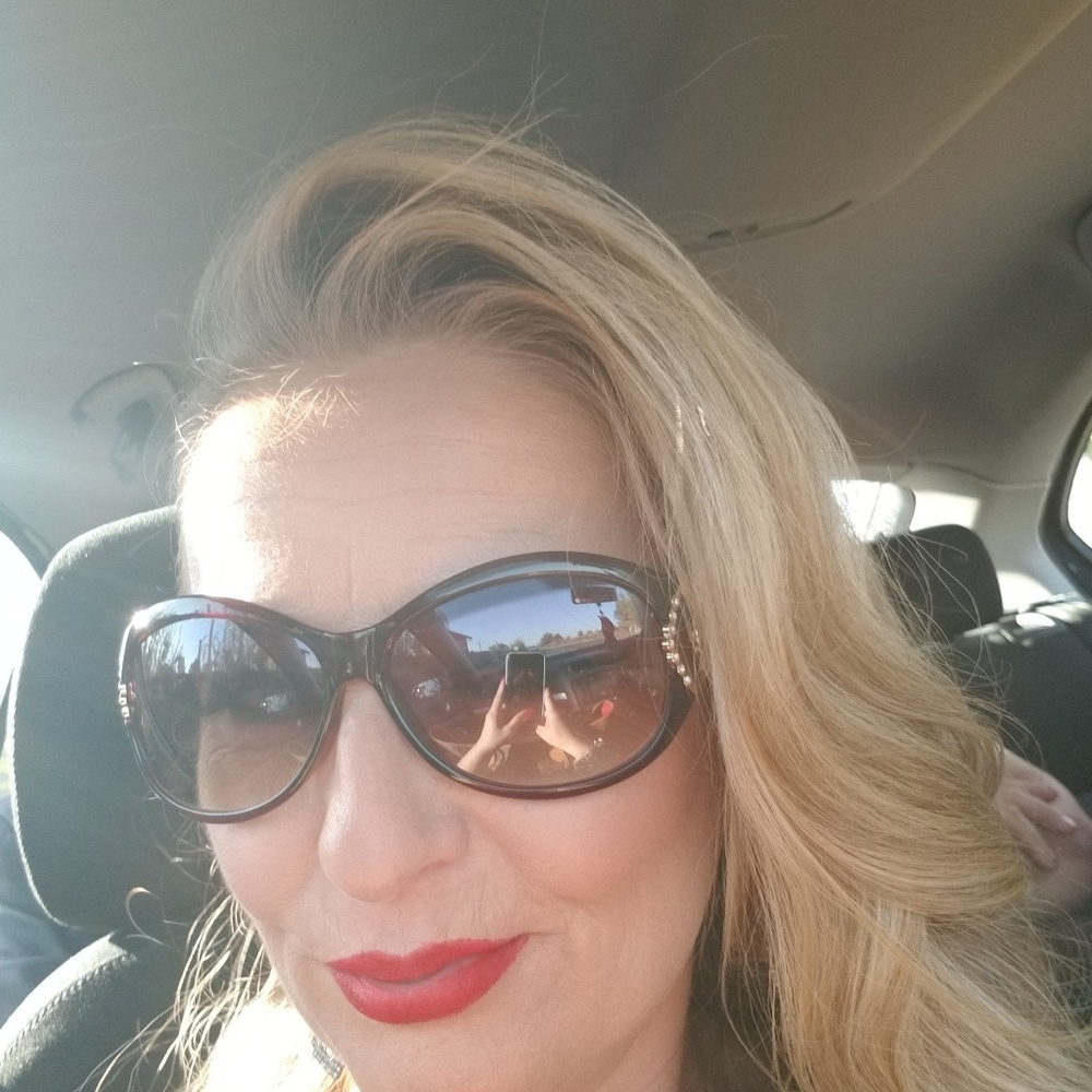 Meet your Posher, Ramona